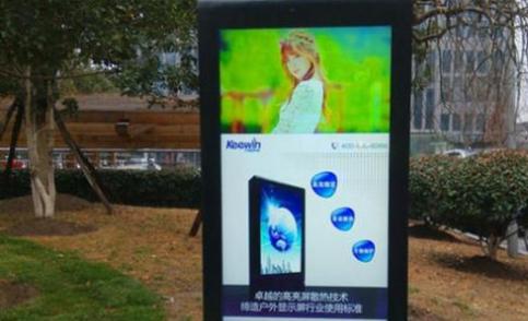 戶外高亮屏單體廣告機有哪些功能特點？